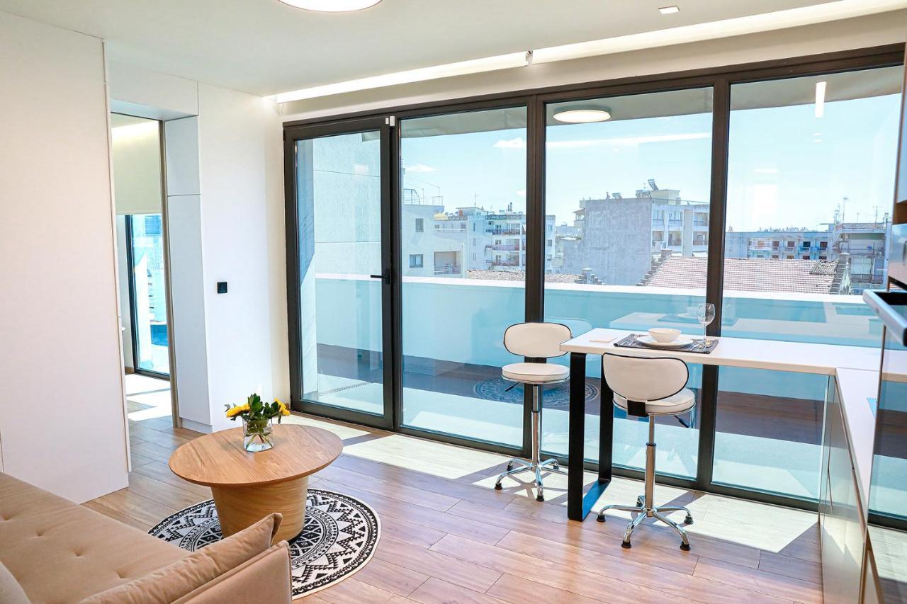 The First Key Luxury & Small Apartment In The Center Of Xanthi Exteriör bild